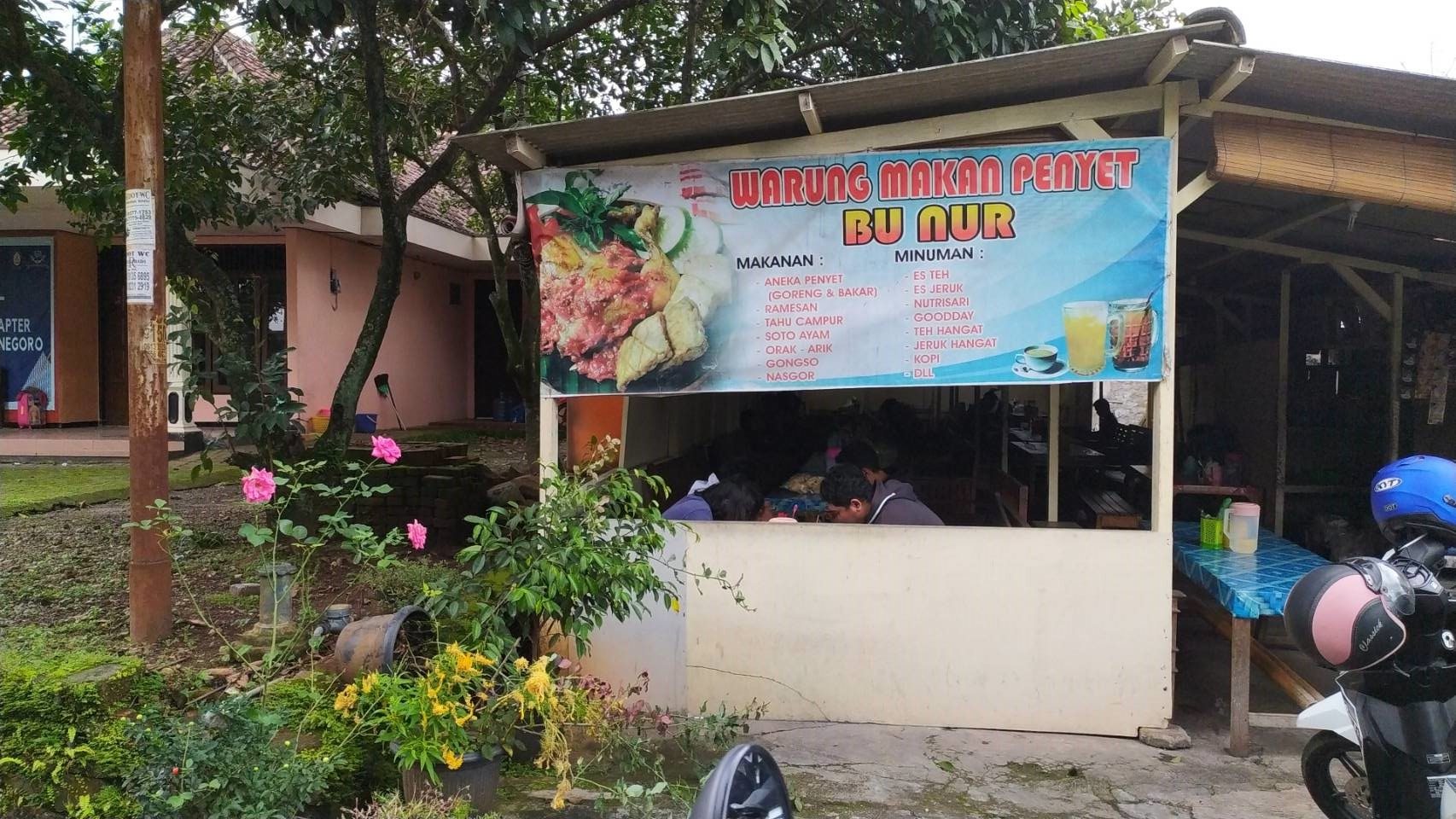 Warung Bu NAR: Santapan Harian yang Menggugah Selera di Cilacap